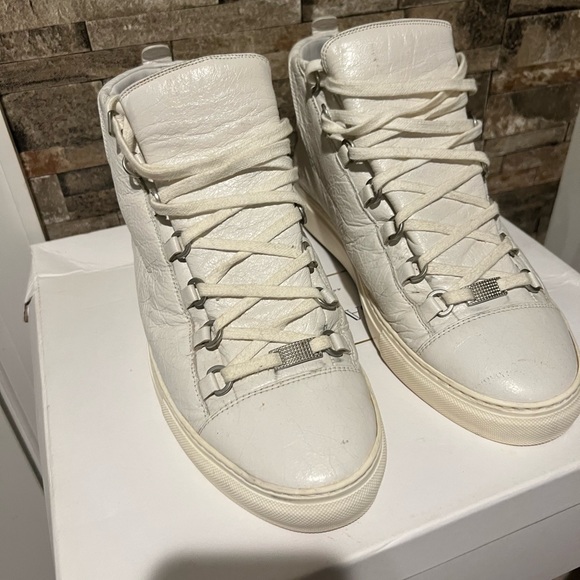 Balenciaga - Picture 10 of 11